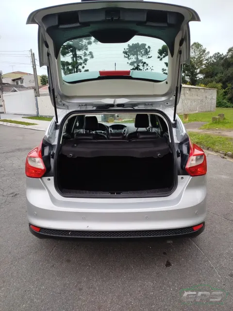 Ford Focus 1.6 — foto 9