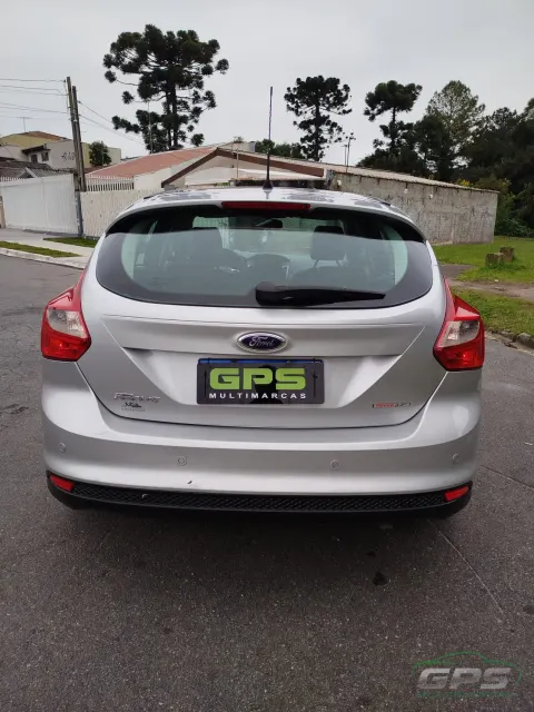 Ford Focus 1.6 — foto 11