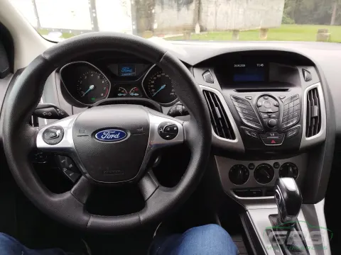Ford Focus 1.6 — foto 10